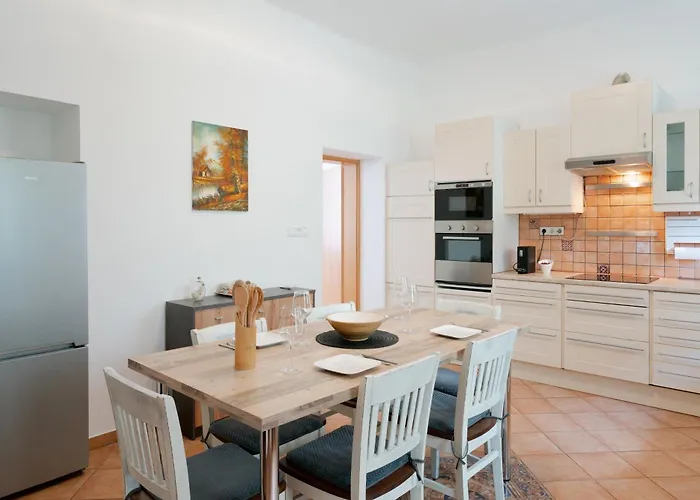 Bessemer - Charming Cottage With Garden